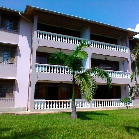 Galu Gardens Apartments Diani Beach Buitenkant foto