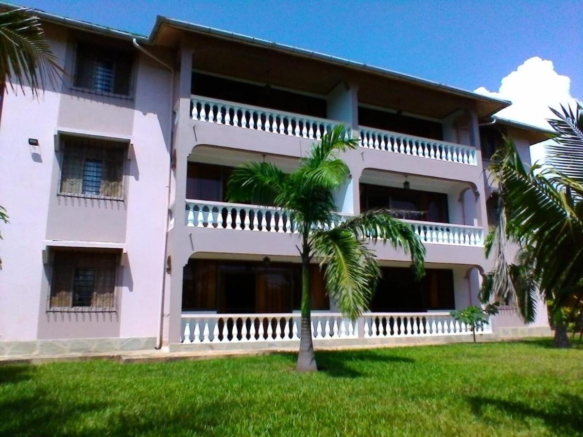 Galu Gardens Apartments Diani Beach Buitenkant foto