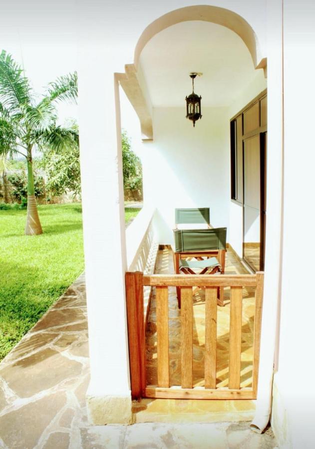 Galu Gardens Apartments Diani Beach Buitenkant foto