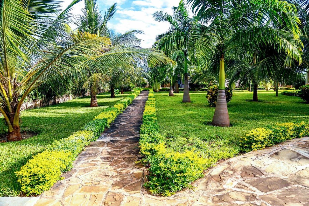 Galu Gardens Apartments Diani Beach Buitenkant foto