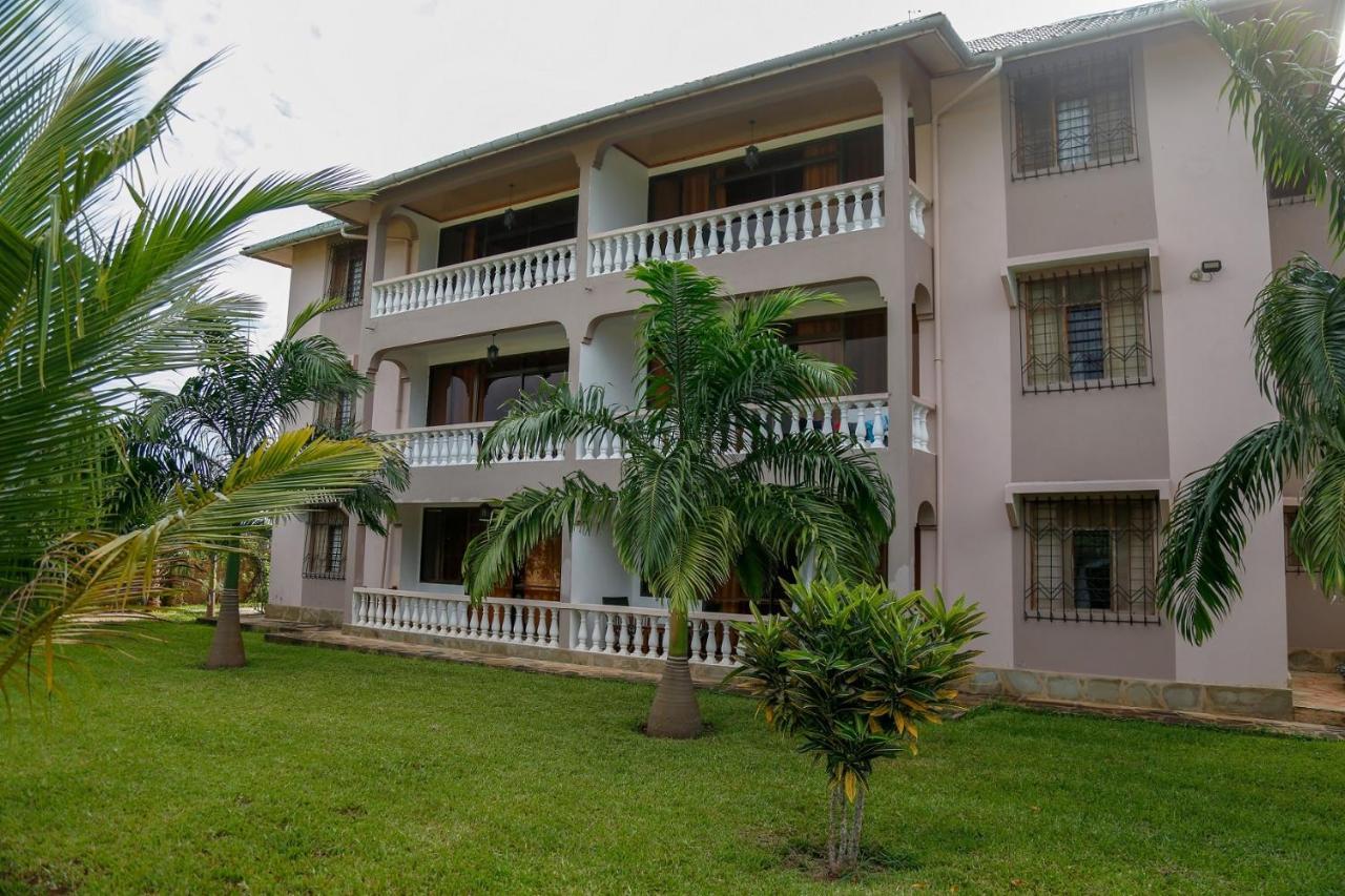 Galu Gardens Apartments Diani Beach Buitenkant foto